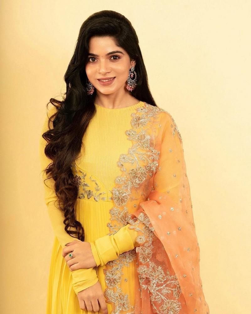 Divyabharathi 8