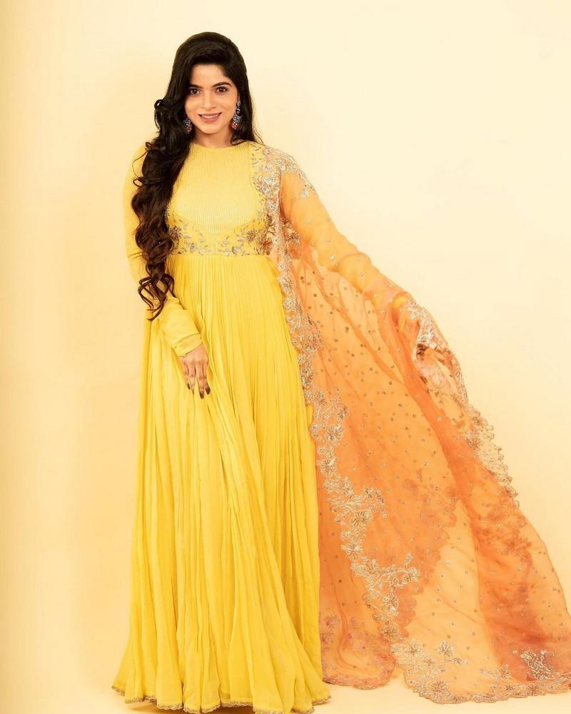 Divyabharathi 9