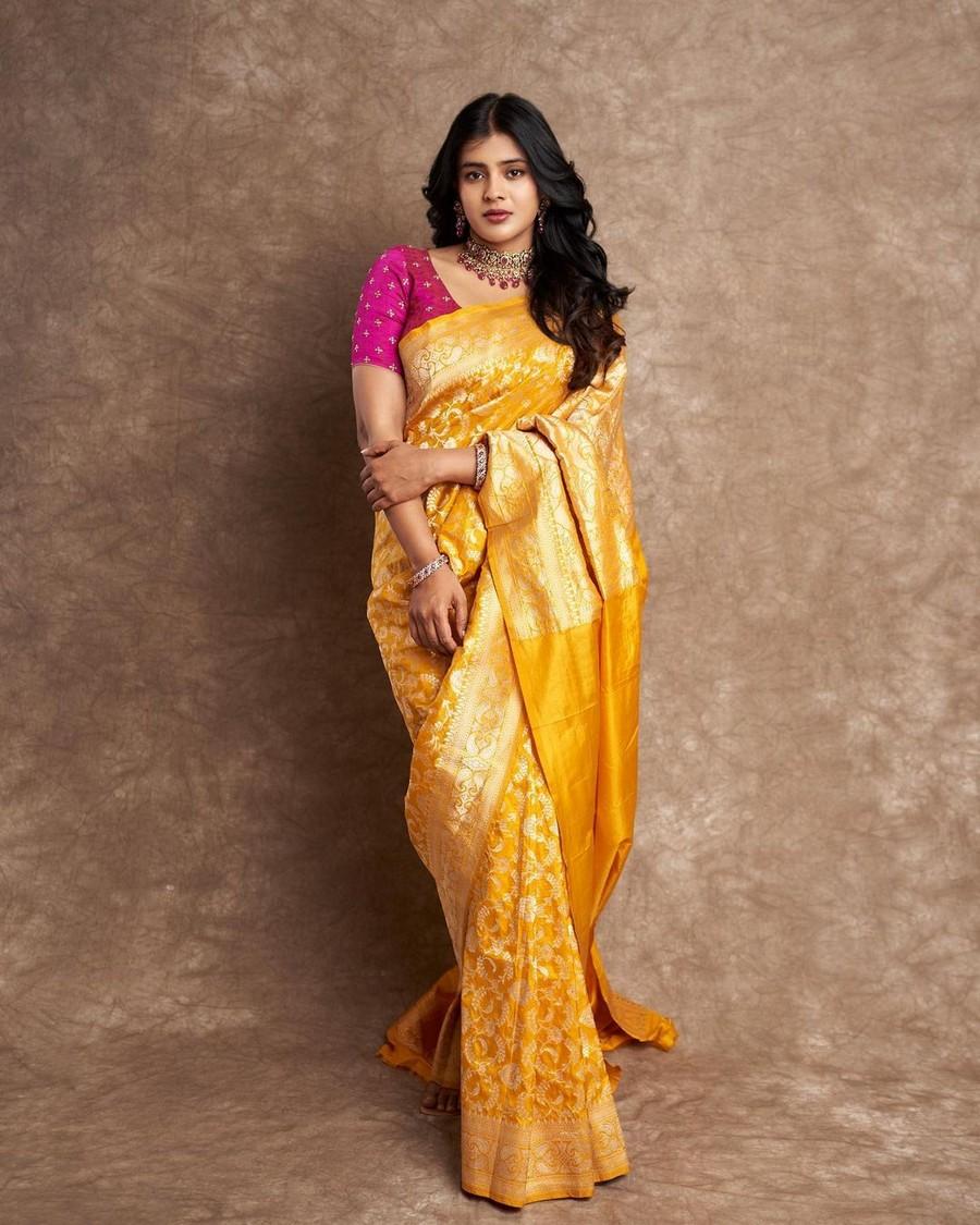 Hebah Patel 4