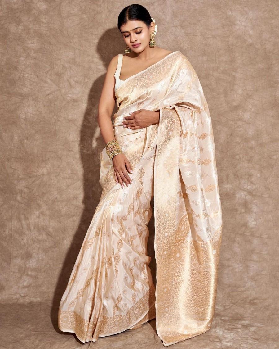 Hebah Patel 6