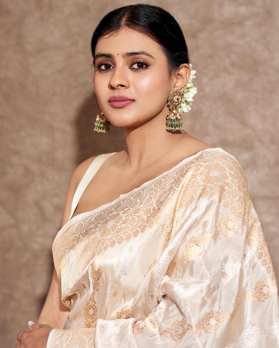 Hebah Patel 8