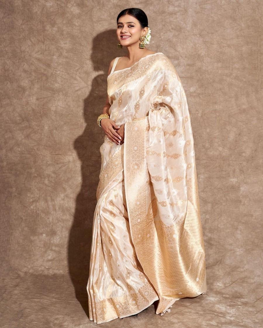 Hebah Patel 9