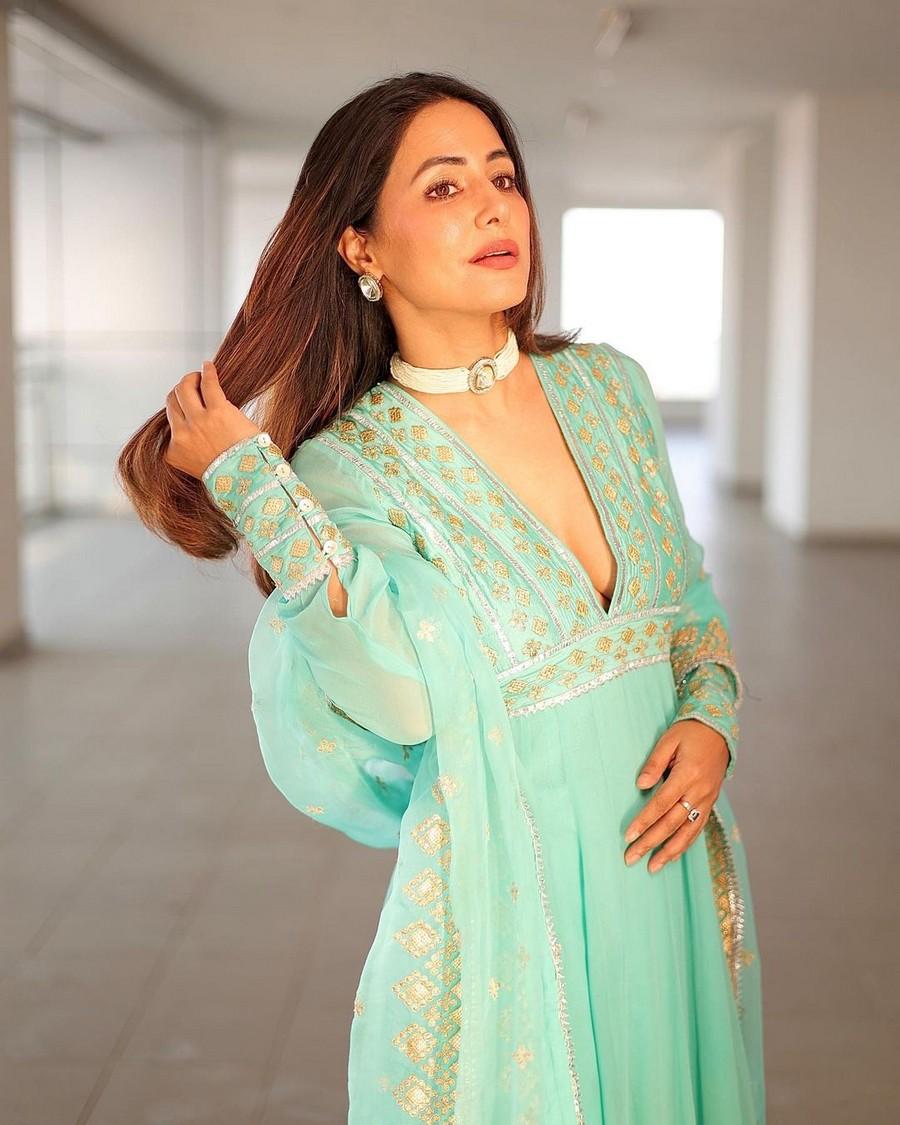 Hina Khan 12