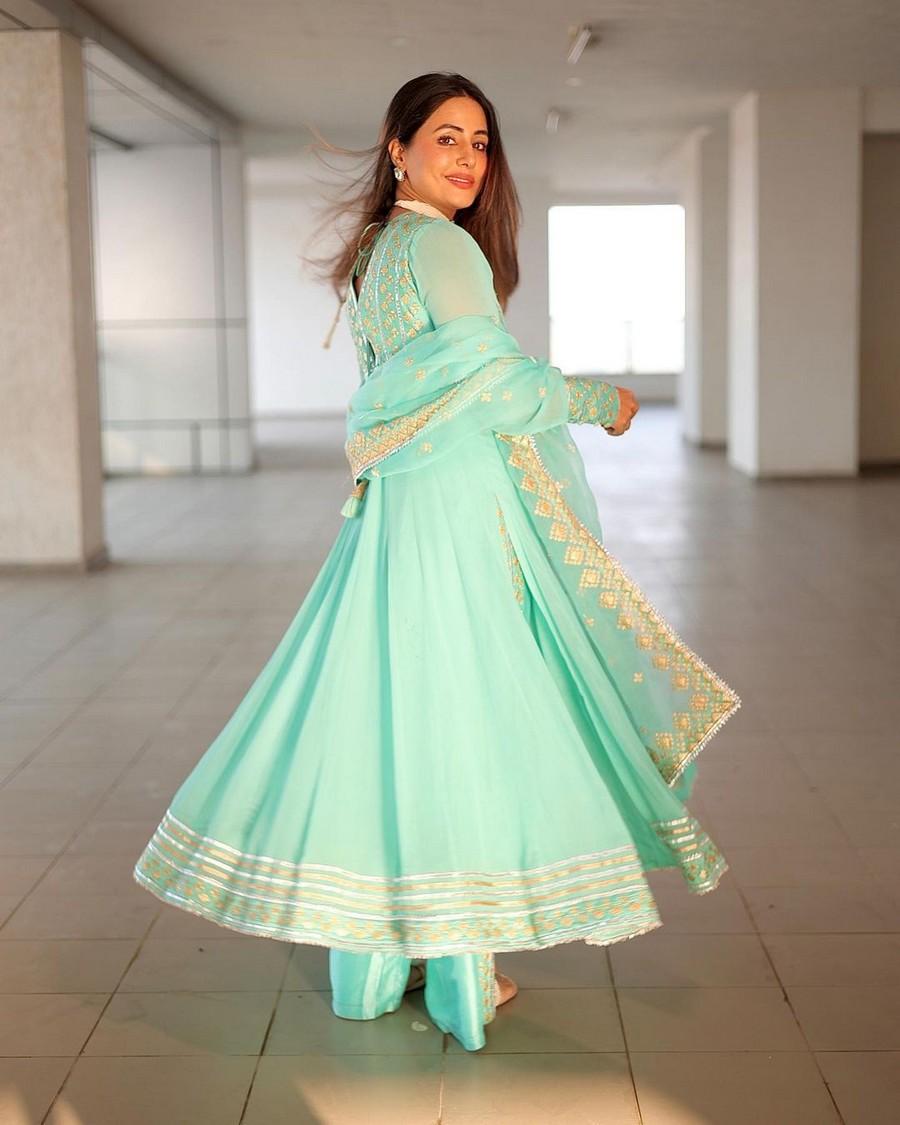 Hina Khan 13