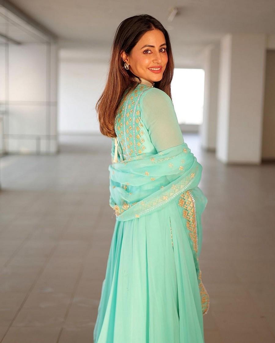 Hina Khan 15