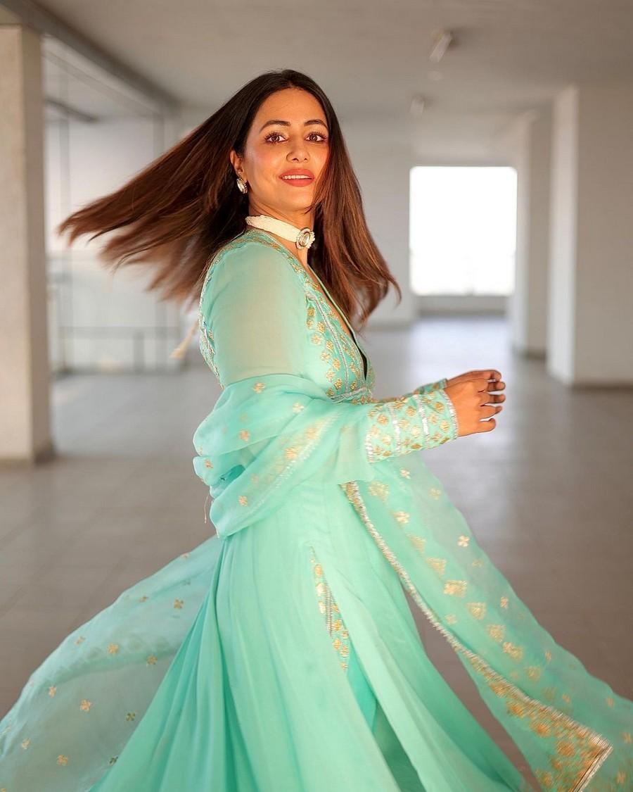 Hina Khan 16