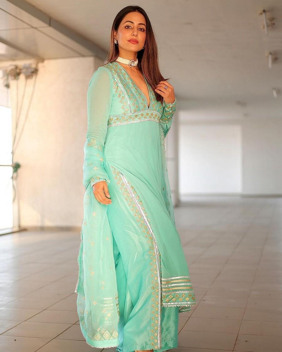 Hina Khan 17