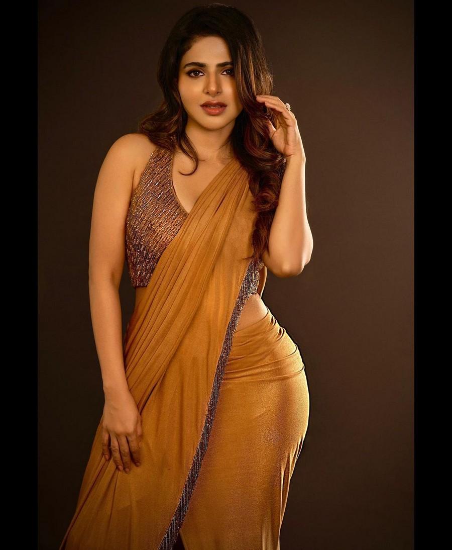 Iswarya Menon 6