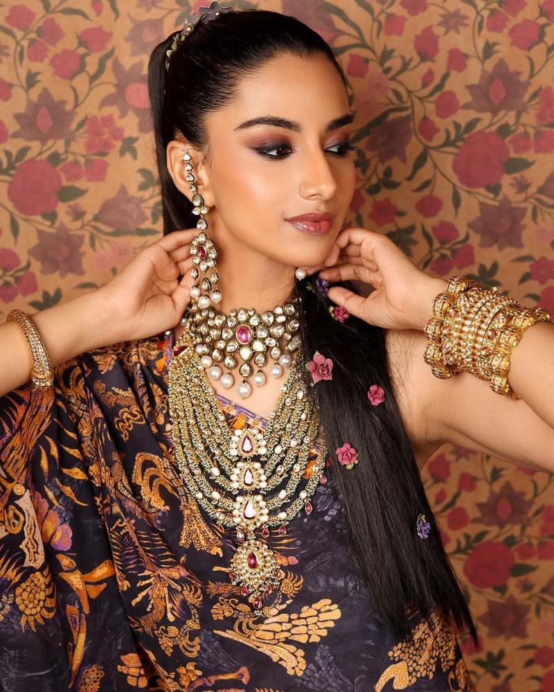 Meenakshii Chaudhary 3