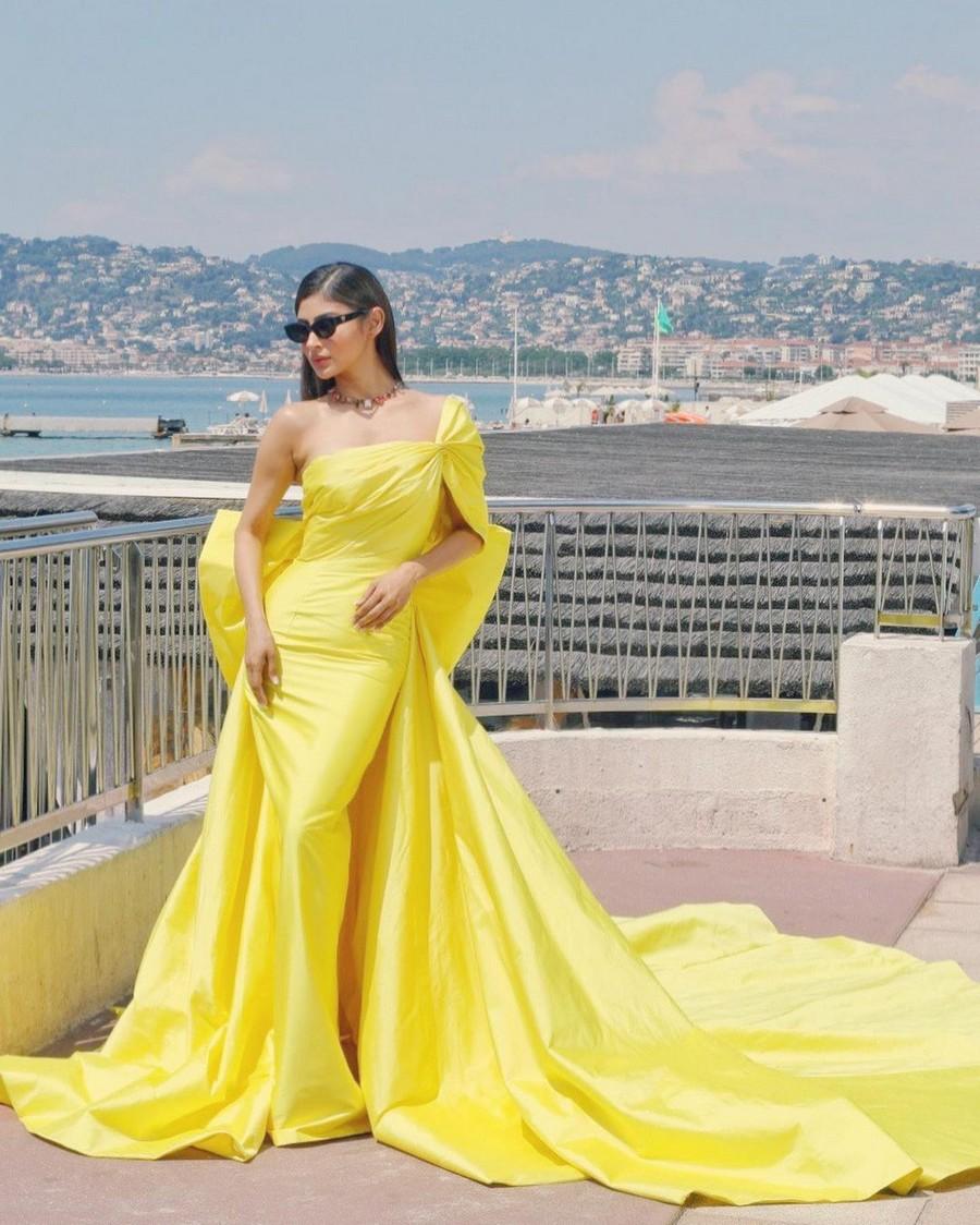 Mouni Roy 2