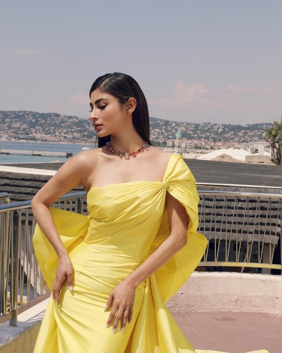 Mouni Roy 5