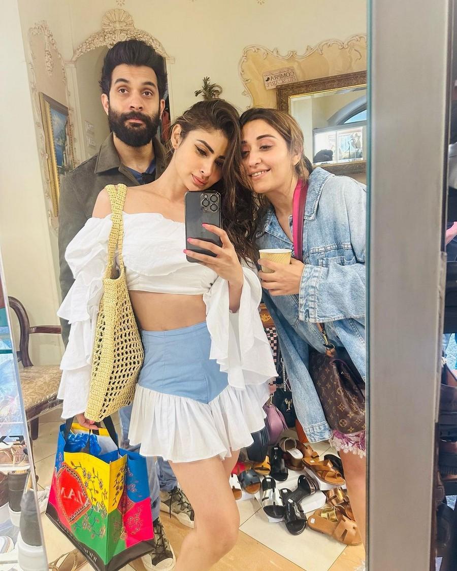 Mouni Roy 12