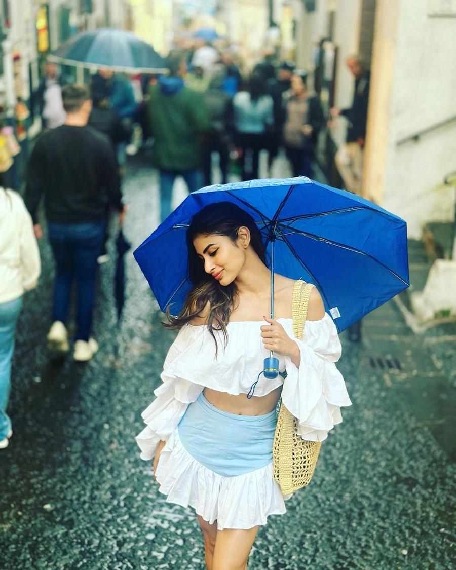 Mouni Roy 4