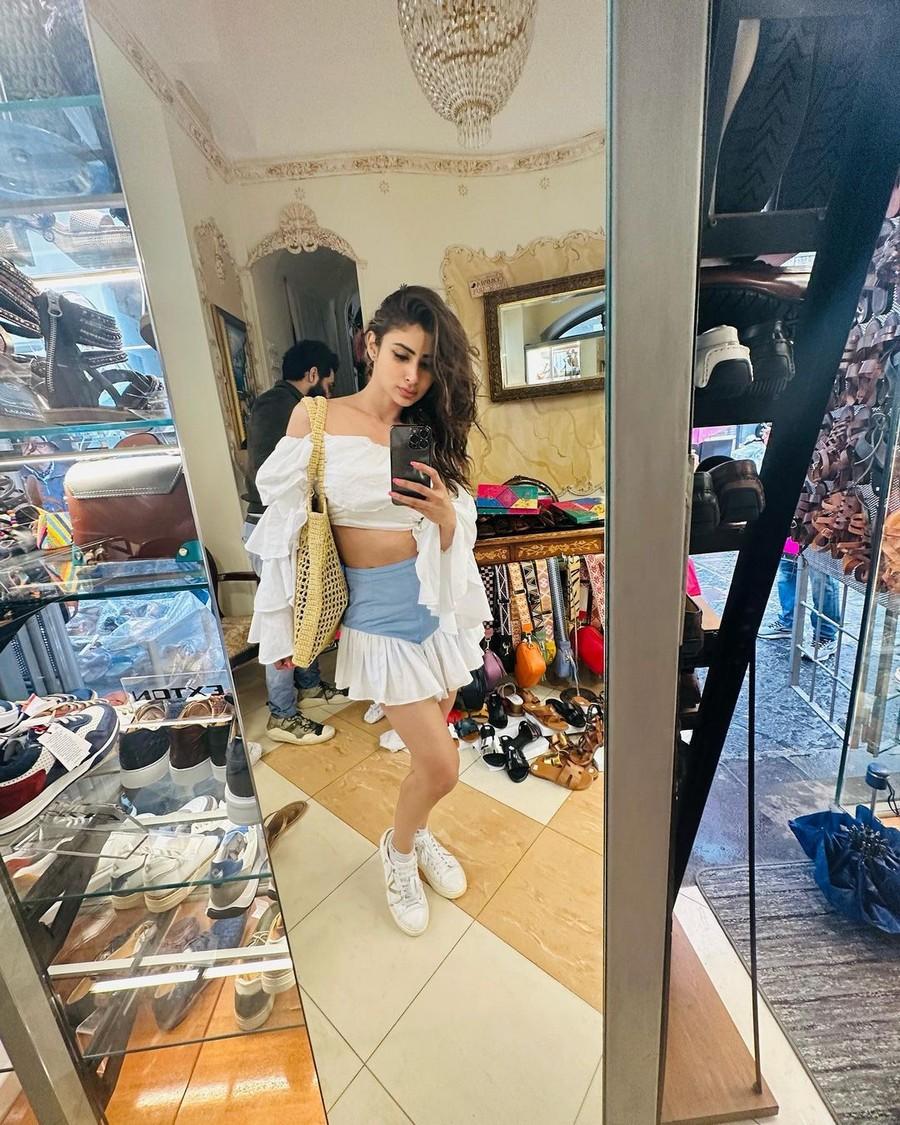 Mouni Roy 5