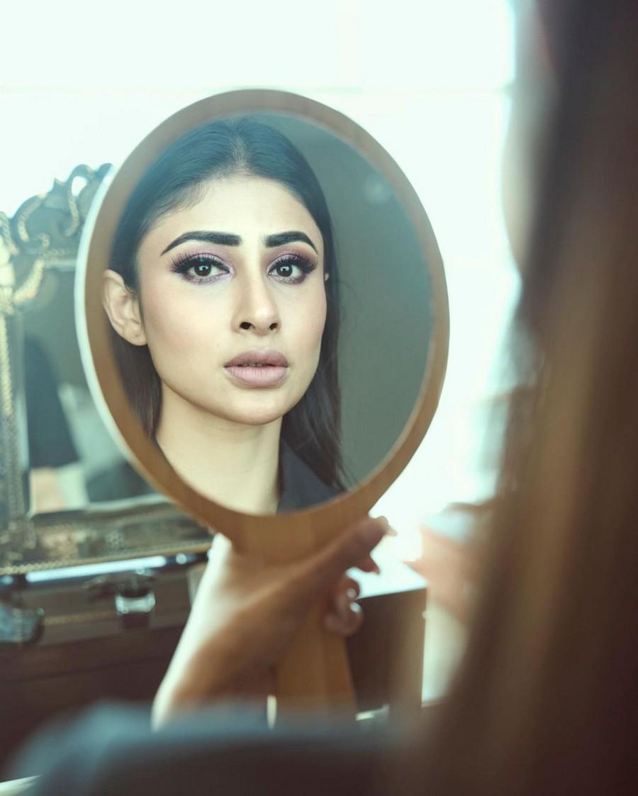 Mouni Roy 10