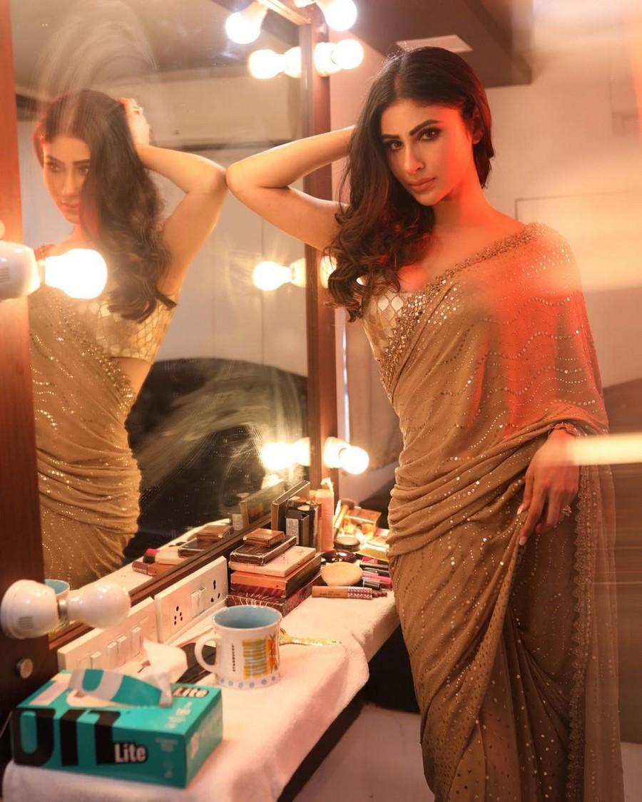 Mouni Roy 2