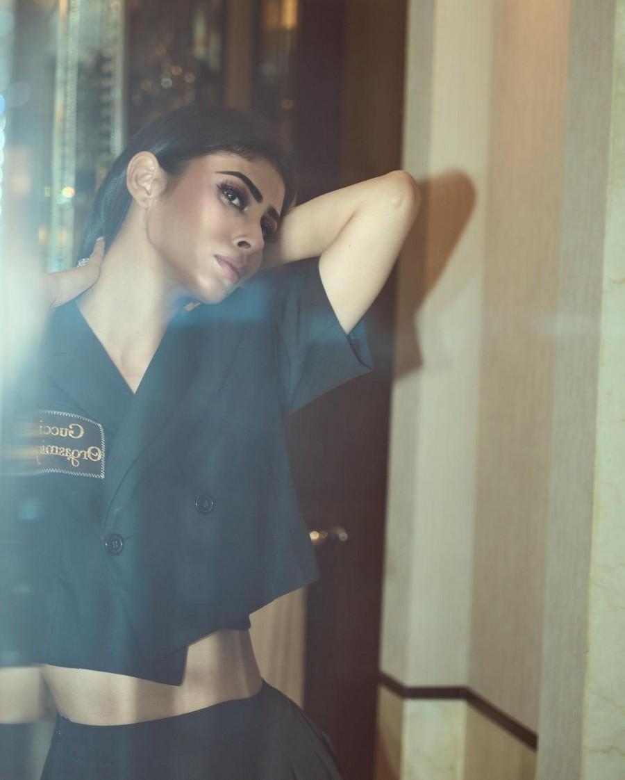 Mouni Roy 6