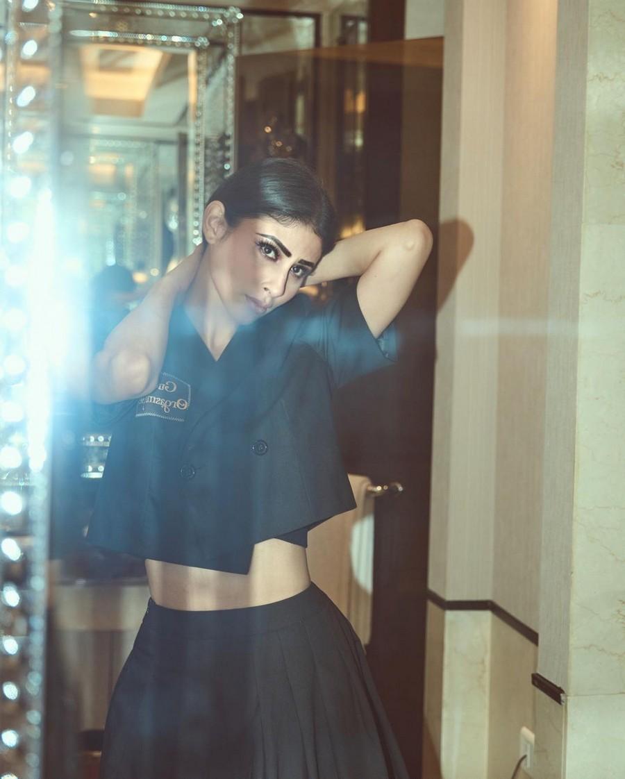 Mouni Roy 9