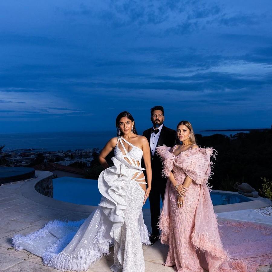 Mrunal Thakur 10