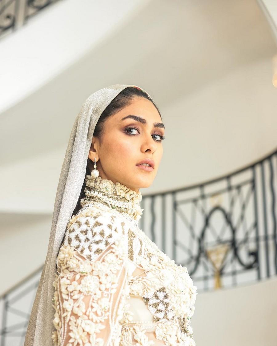 Mrunal Thakur 5