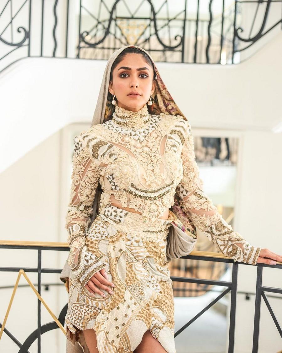 Mrunal Thakur 6