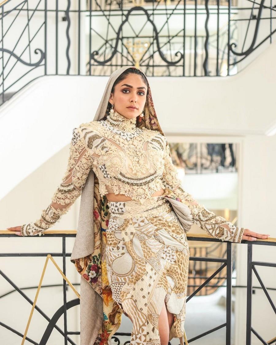 Mrunal Thakur 8