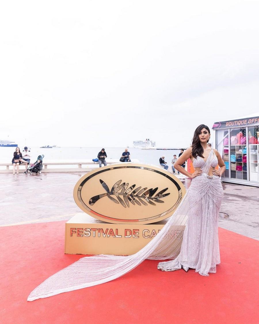 Mrunal Thakur 4