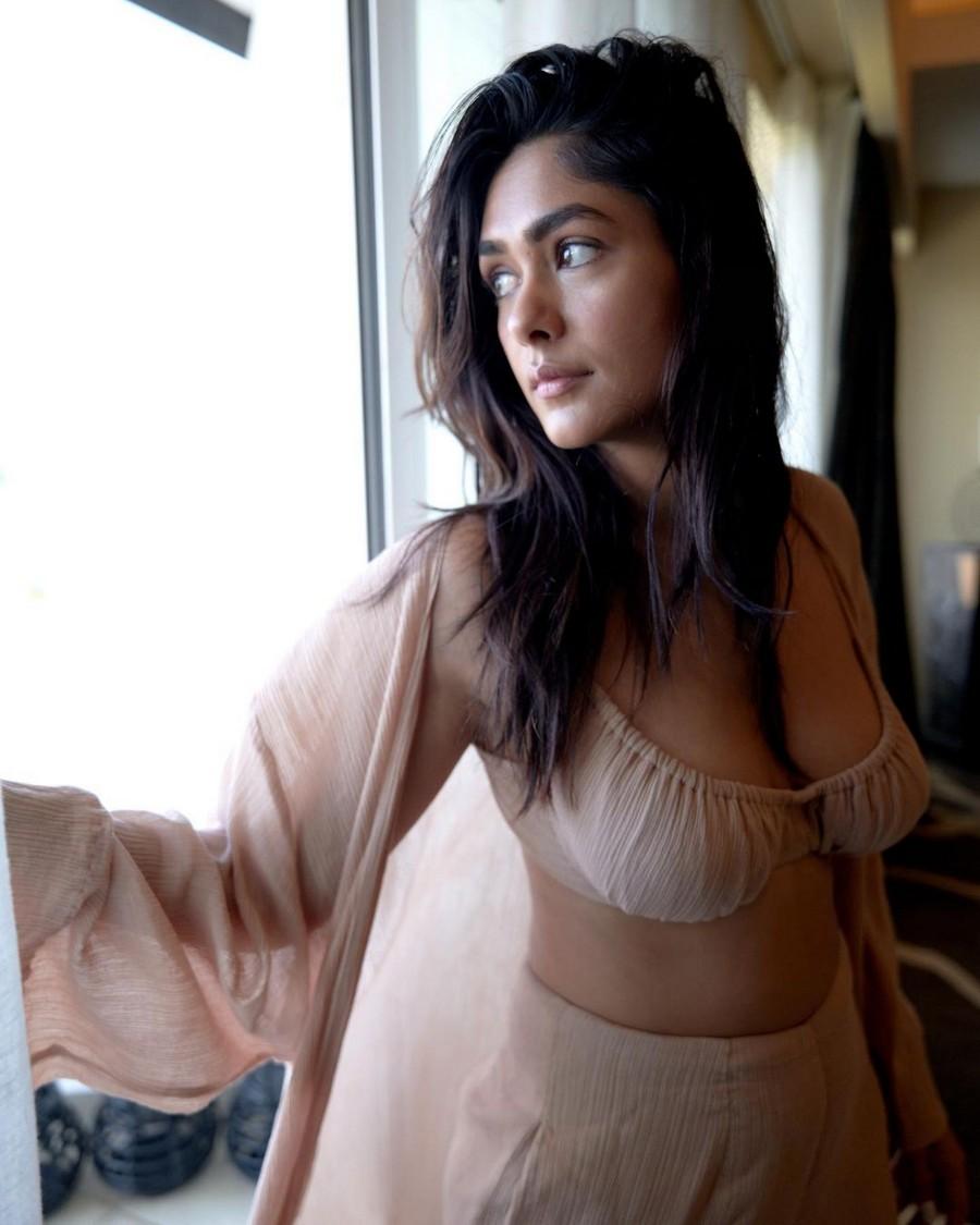 Mrunal Thakur 2