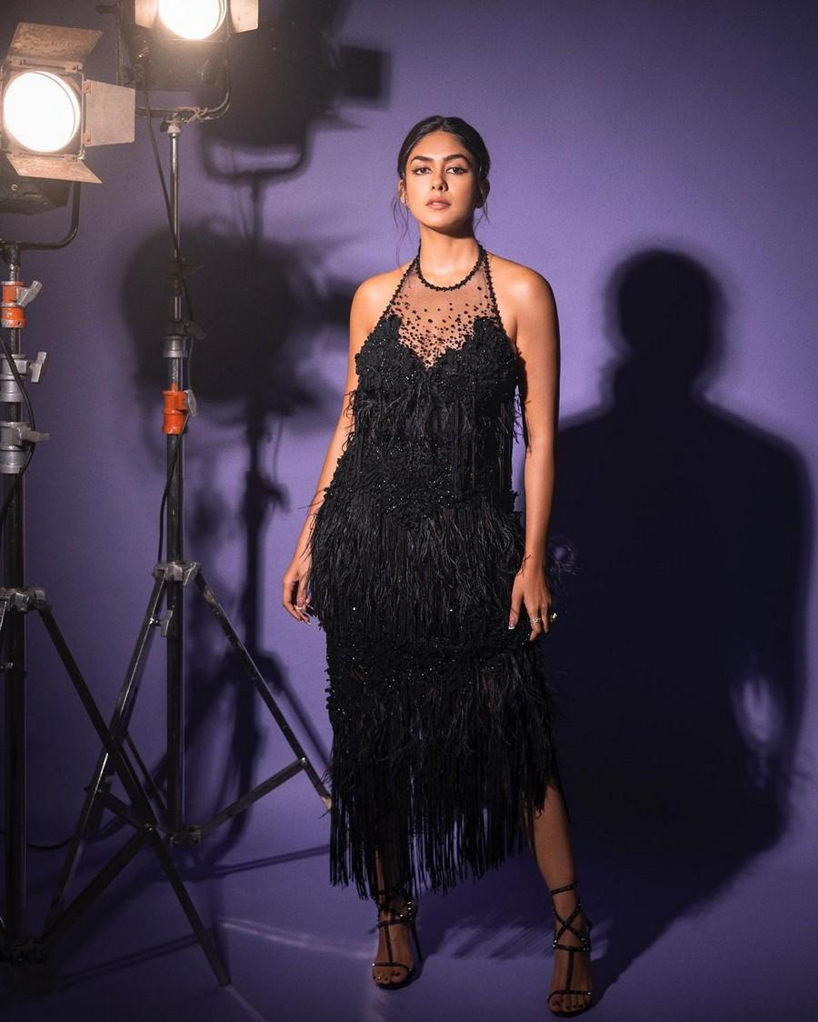 Mrunal Thakur 5