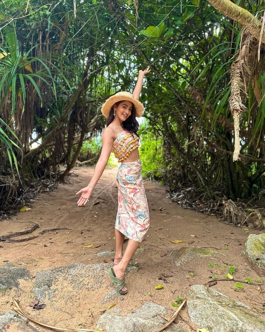 Pooja Hegde 8