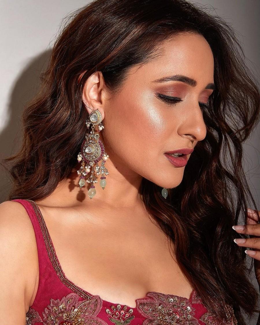 Pragya Jaiswal 6