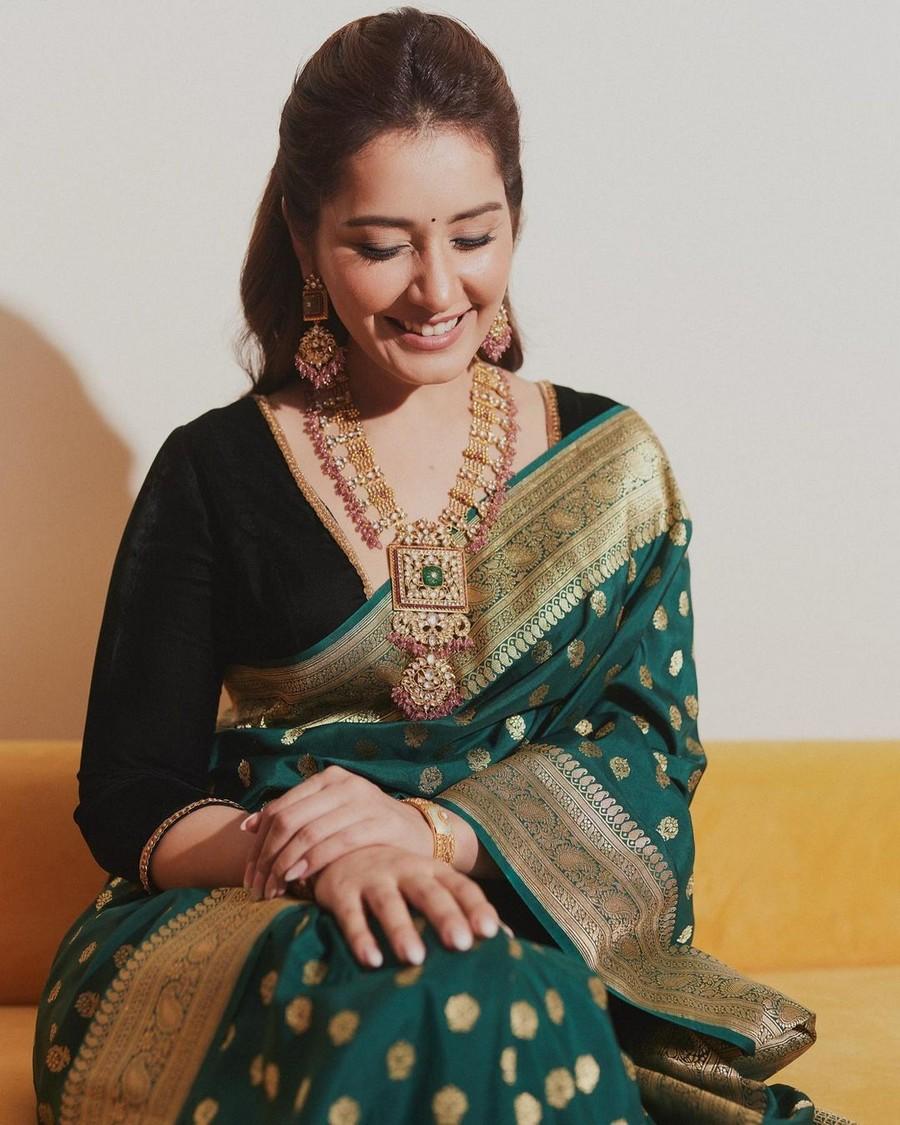 Raashii Khanna 10