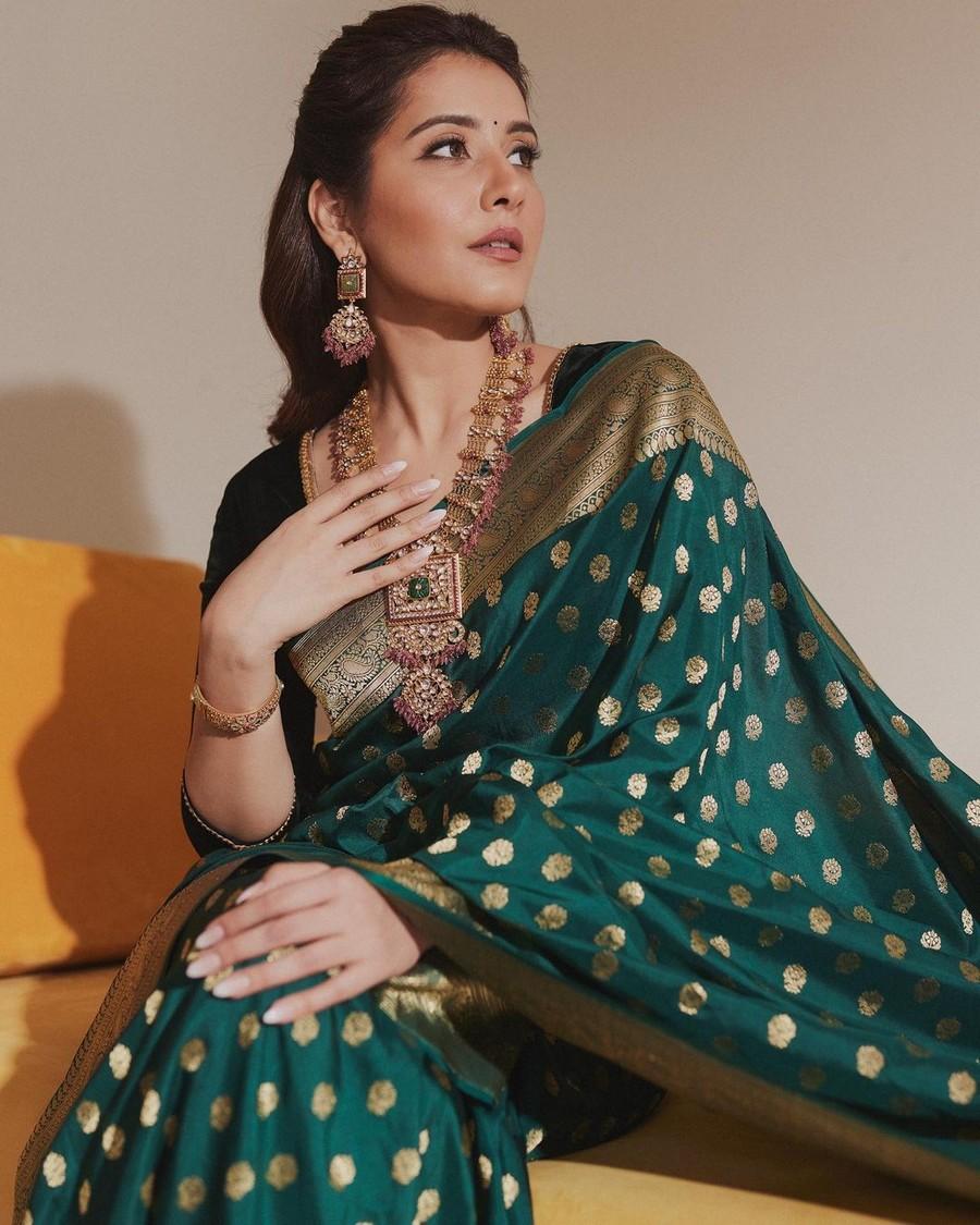 Raashii Khanna 8