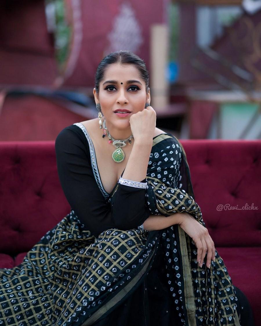 Rashmi Gautam 14