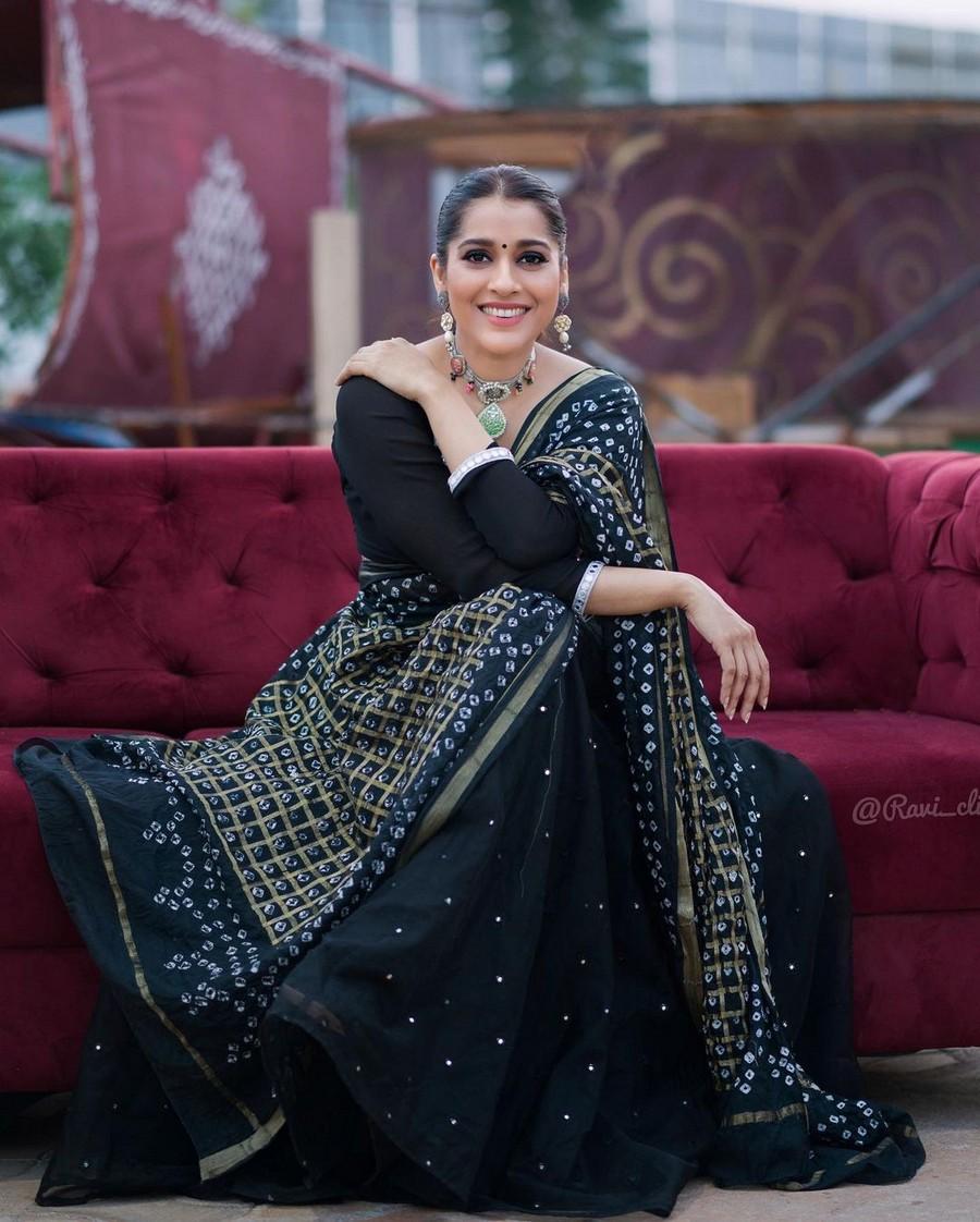 Rashmi Gautam 18