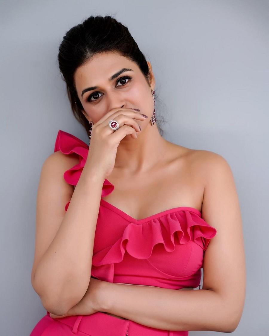 Shraddha Das 6