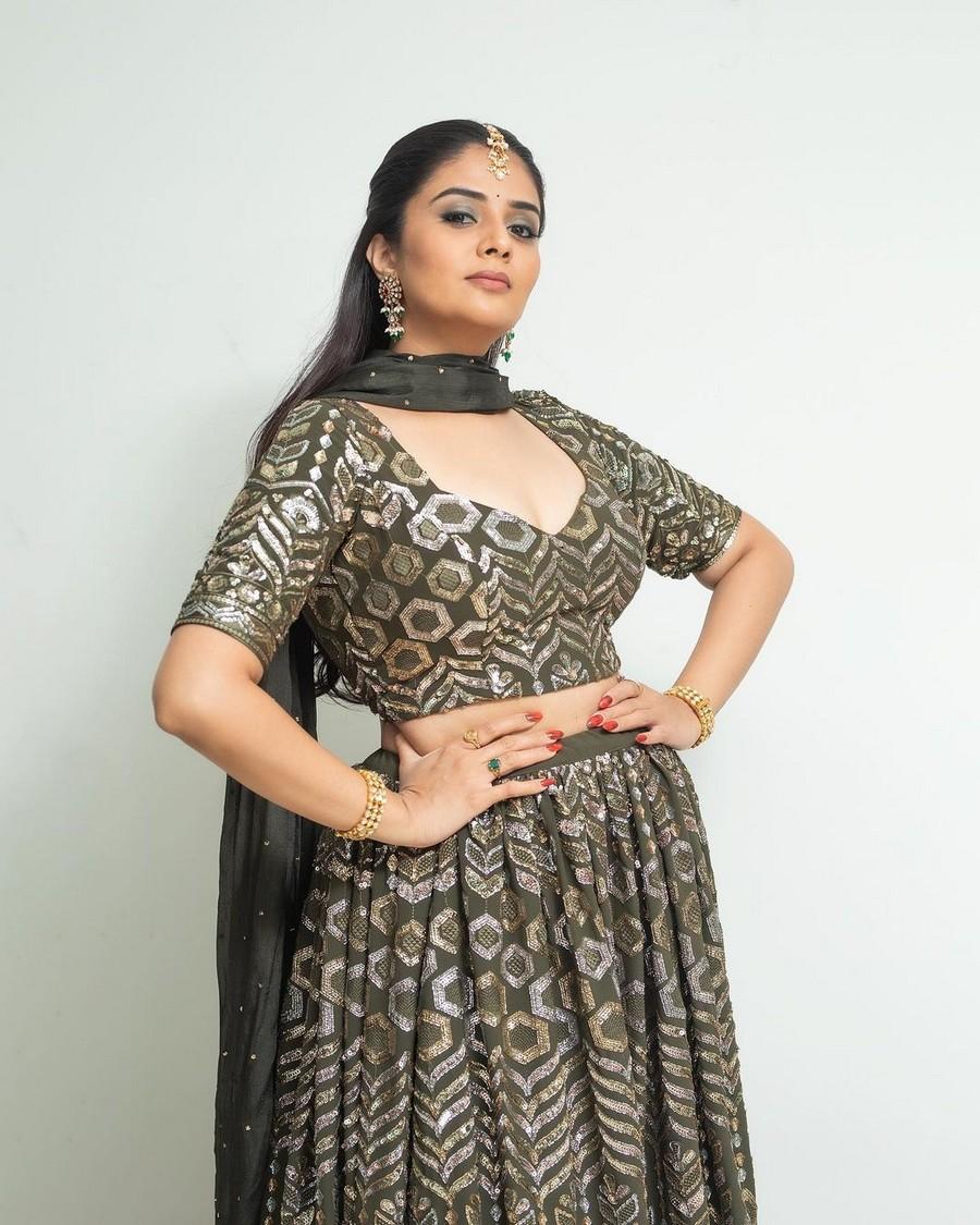 Sreemukhi 2
