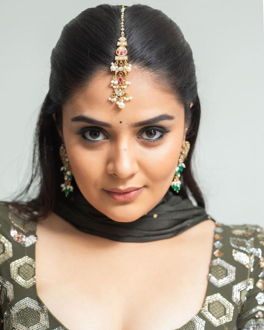 Sreemukhi 3