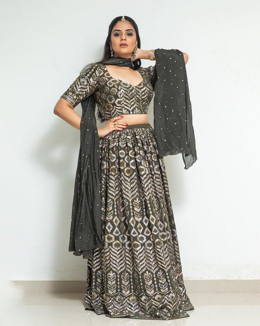 Sreemukhi 4