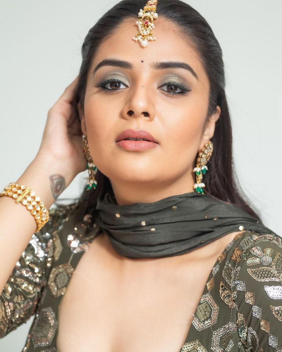Sreemukhi 5