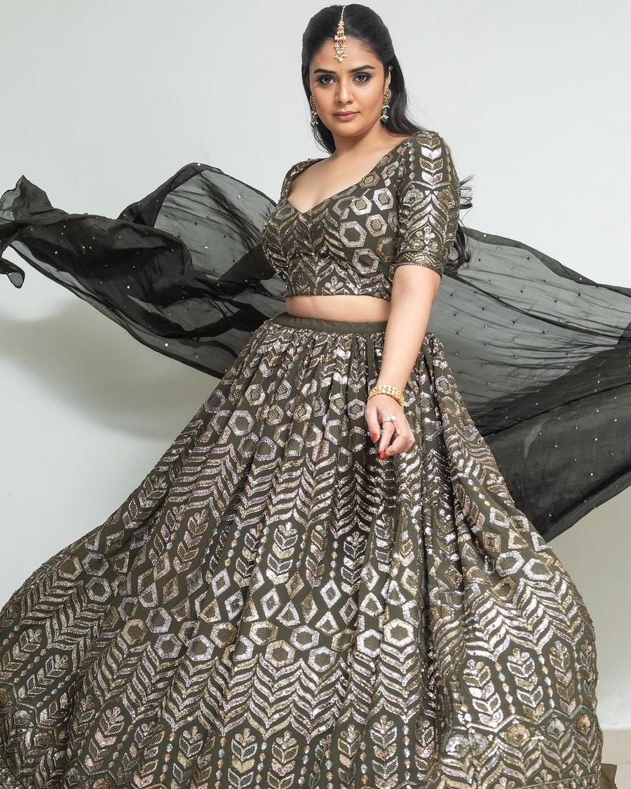 Sreemukhi 7