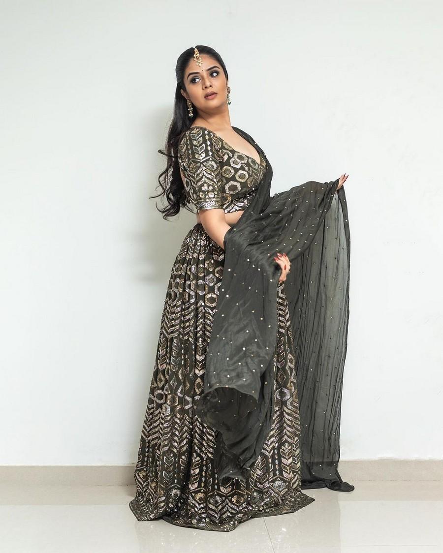 Sreemukhi 8