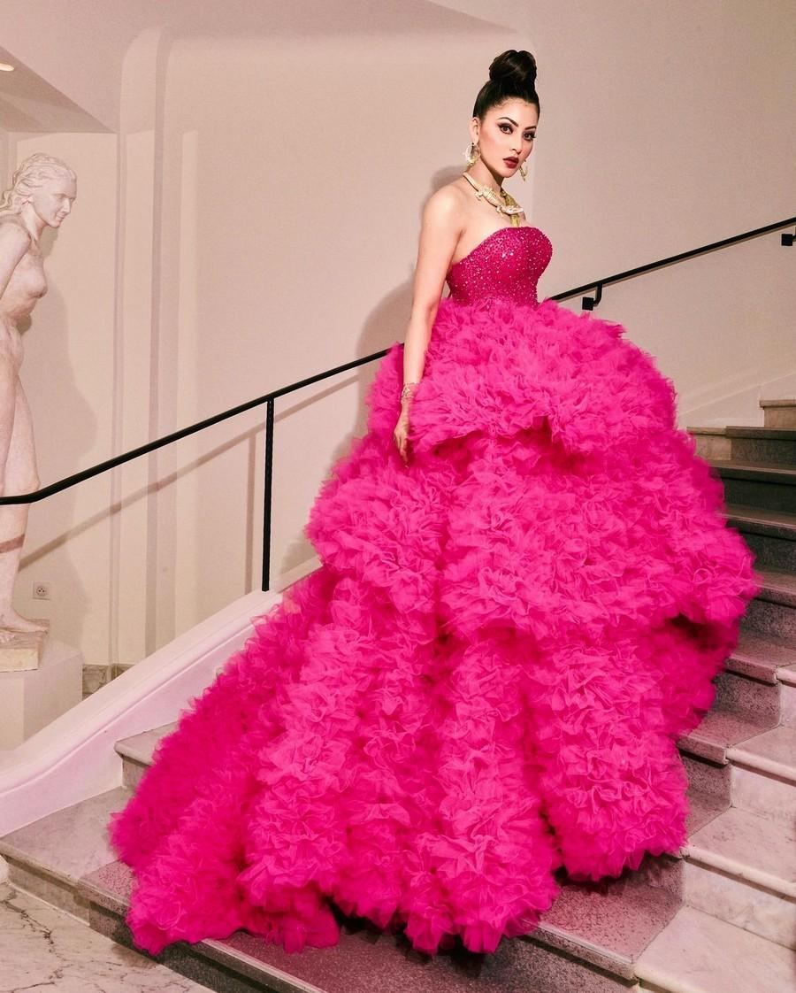 Urvashi Rautela 6