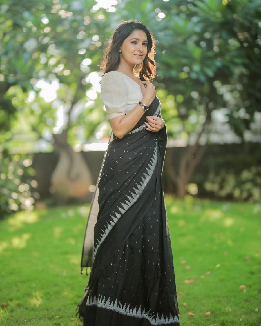 Vani Bhojan 3