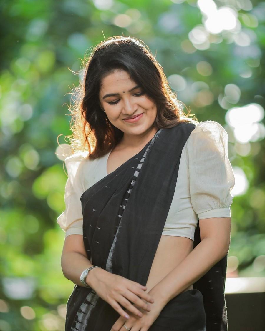 Vani Bhojan 5