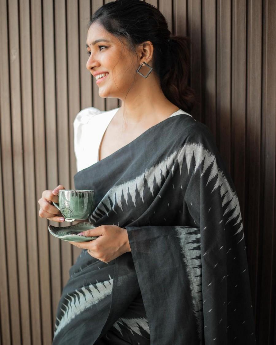 Vani Bhojan 7