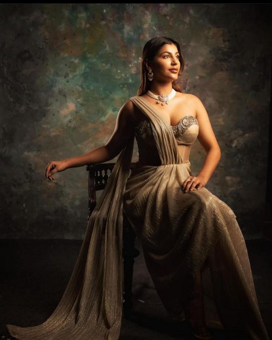 Yashika Aannand 10