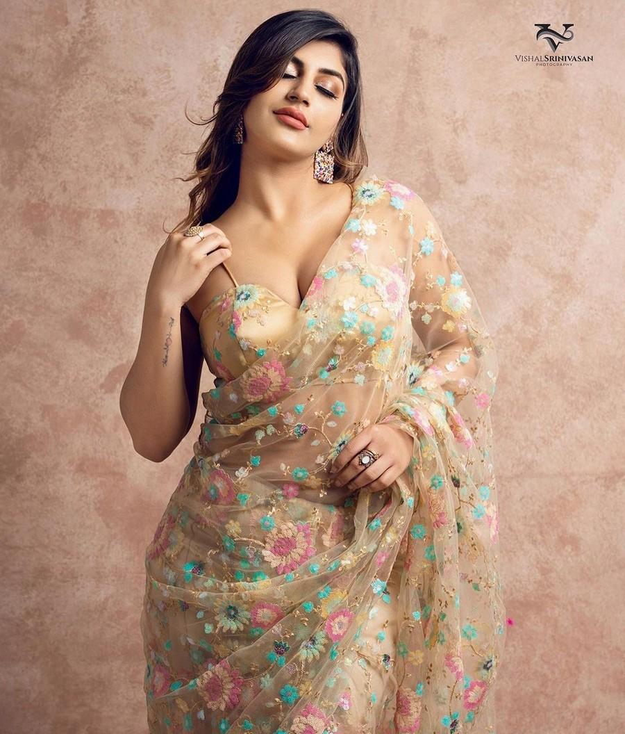 Yashika Aannand 12