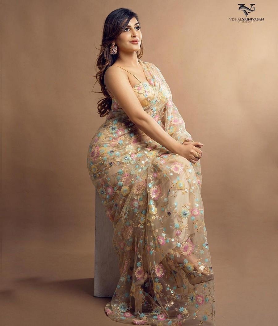 Yashika Aannand 13