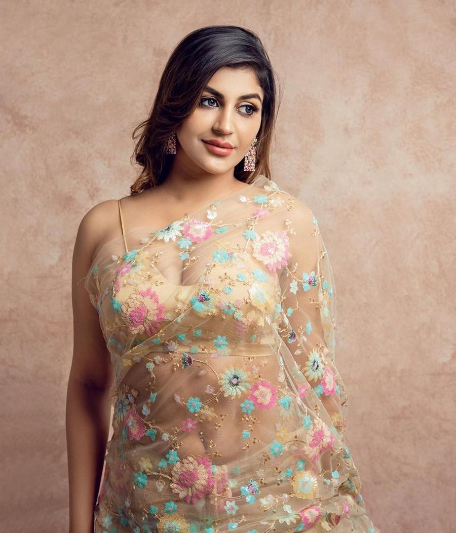 Yashika Aannand 14